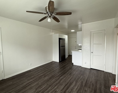 3117 W 36th Street - Photo Thumbnail 2