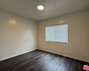 3117 W 36th Street - Photo Thumbnail 8