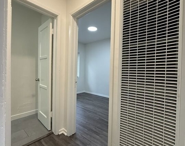 3117 W 36th Street - Photo Thumbnail 5