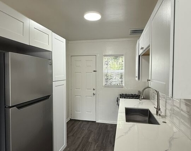 3117 W 36th Street - Photo Thumbnail 3