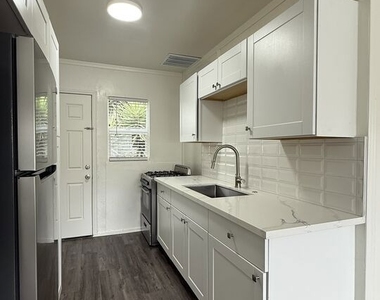 3117 W 36th Street - Photo Thumbnail 4