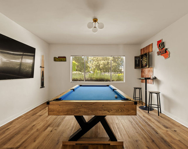 4442 Beeman Avenue - Photo Thumbnail 7