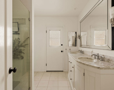 4442 Beeman Avenue - Photo Thumbnail 9