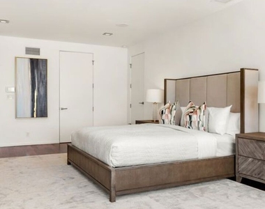 8954 St Ives Drive - Photo Thumbnail 14
