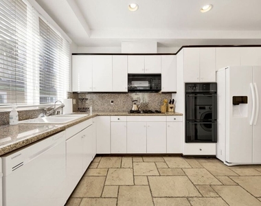 11952 Montana Avenue - Photo Thumbnail 2