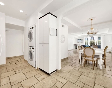 11952 Montana Avenue - Photo Thumbnail 1