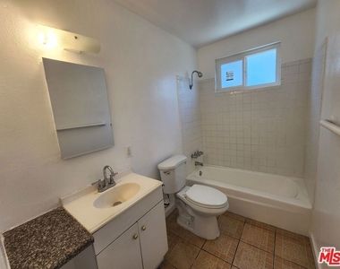 1499 W 35th Place - Photo Thumbnail 10