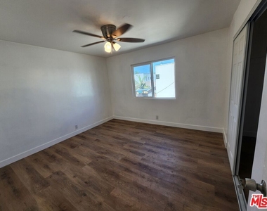 1499 W 35th Place - Photo Thumbnail 8