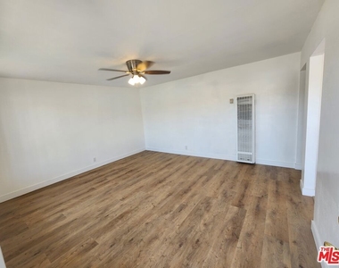 1499 W 35th Place - Photo Thumbnail 4