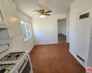 1499 W 35th Place - Photo Thumbnail 6