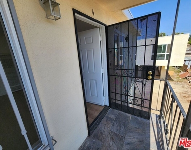 1499 W 35th Place - Photo Thumbnail 3