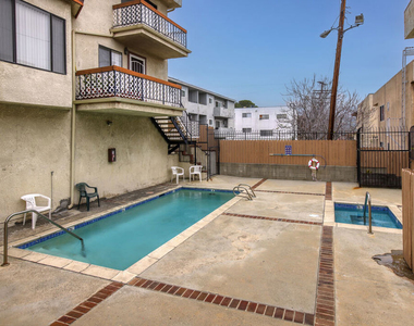 10214 Samoa Avenue - Photo Thumbnail 14
