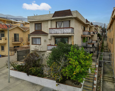 10214 Samoa Avenue - Photo Thumbnail 17