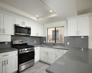 10214 Samoa Avenue - Photo Thumbnail 5