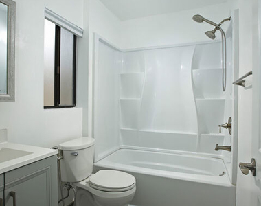 10214 Samoa Avenue - Photo Thumbnail 11