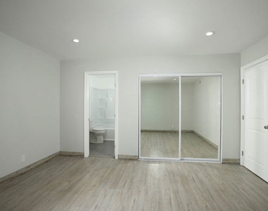 10214 Samoa Avenue - Photo Thumbnail 10
