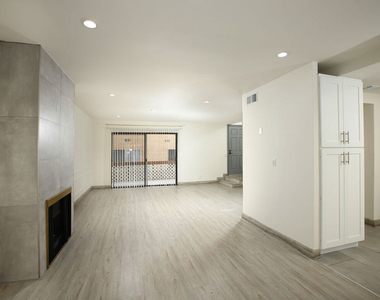10214 Samoa Avenue - Photo Thumbnail 3