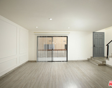 10214 Samoa Avenue - Photo Thumbnail 2