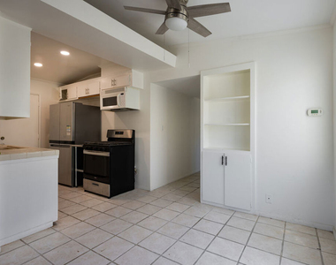 12844 Short Avenue - Photo Thumbnail 4
