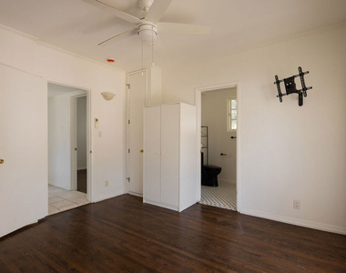 12844 Short Avenue - Photo Thumbnail 10