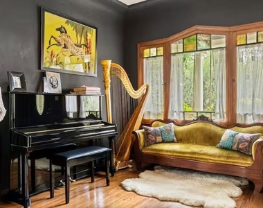 1315 Calumet Avenue - Photo Thumbnail 2