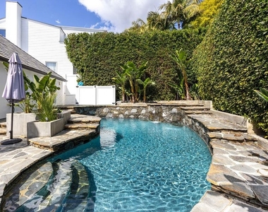 1322 Londonderry Place - Photo Thumbnail 15