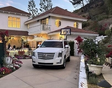 1423 Floresta Place - Photo Thumbnail 4