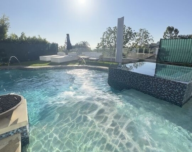 1423 Floresta Place - Photo Thumbnail 3