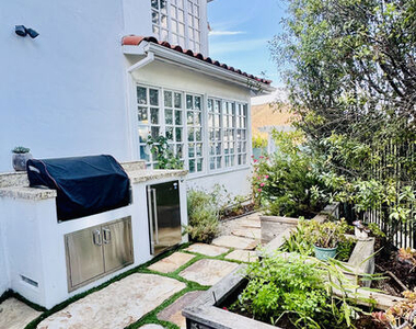 1423 Floresta Place - Photo Thumbnail 24