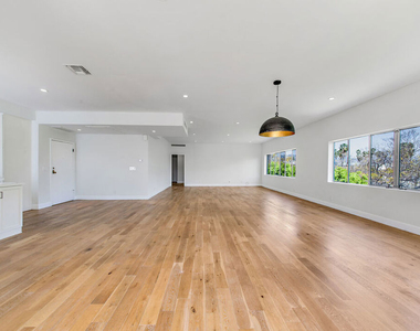 339 N Oakhurst Drive - Photo Thumbnail 3