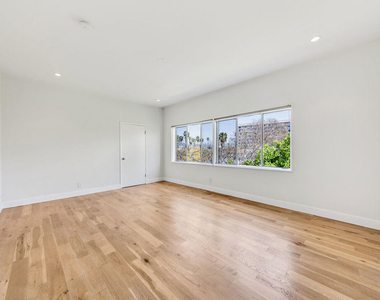 339 N Oakhurst Drive - Photo Thumbnail 7