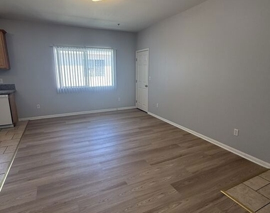 6636 Irvine Avenue - Photo Thumbnail 5