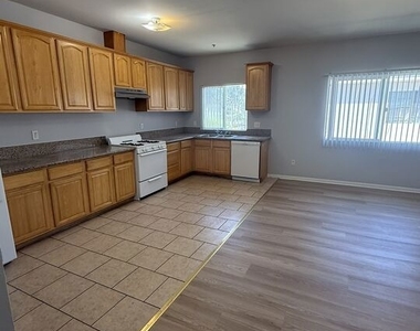 6636 Irvine Avenue - Photo Thumbnail 3