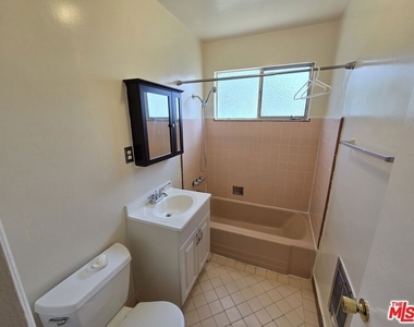 1532 N Harvard Boulevard - Photo Thumbnail 6