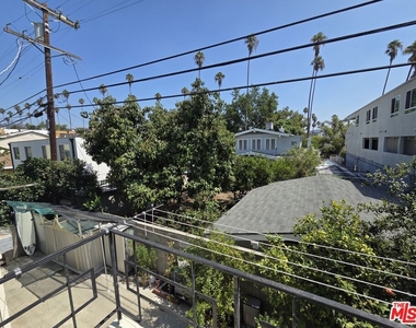 1532 N Harvard Boulevard - Photo Thumbnail 8