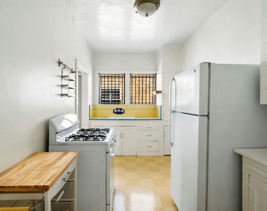450 N Ogden Drive - Photo Thumbnail 5