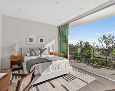 8760 Hollywood Boulevard - Photo Thumbnail 28