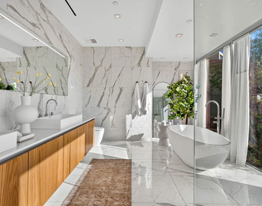 8760 Hollywood Boulevard - Photo Thumbnail 24