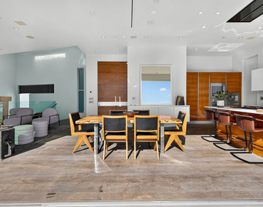8760 Hollywood Boulevard - Photo Thumbnail 12