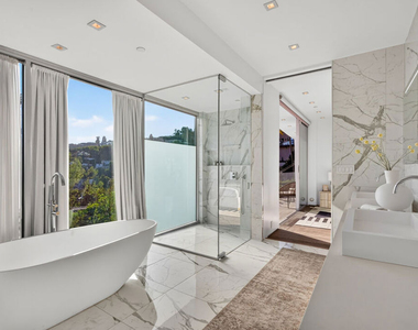 8760 Hollywood Boulevard - Photo Thumbnail 25