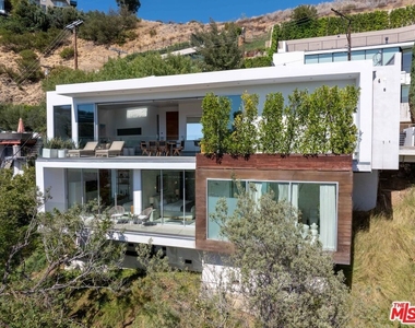 8760 Hollywood Boulevard - Photo Thumbnail 42