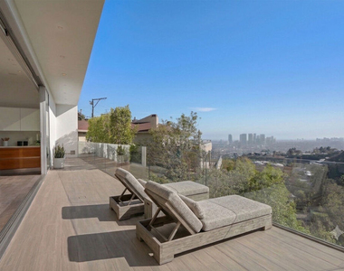 8760 Hollywood Boulevard - Photo Thumbnail 15