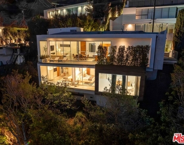 8760 Hollywood Boulevard - Photo Thumbnail 45