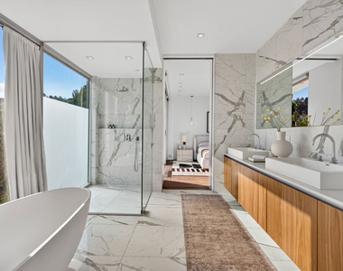 8760 Hollywood Boulevard - Photo Thumbnail 26