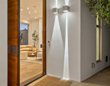 8760 Hollywood Boulevard - Photo Thumbnail 35