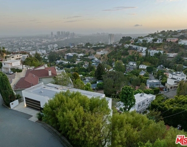 8760 Hollywood Boulevard - Photo Thumbnail 44