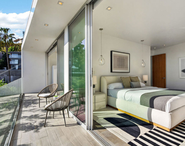 8760 Hollywood Boulevard - Photo Thumbnail 22