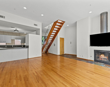 343 Rennie Avenue - Photo Thumbnail 2
