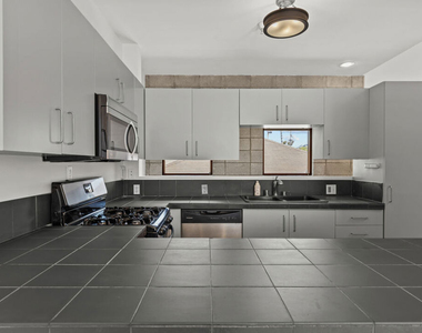 343 Rennie Avenue - Photo Thumbnail 4