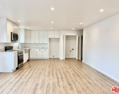 384 Hargrave Street - Photo Thumbnail 8